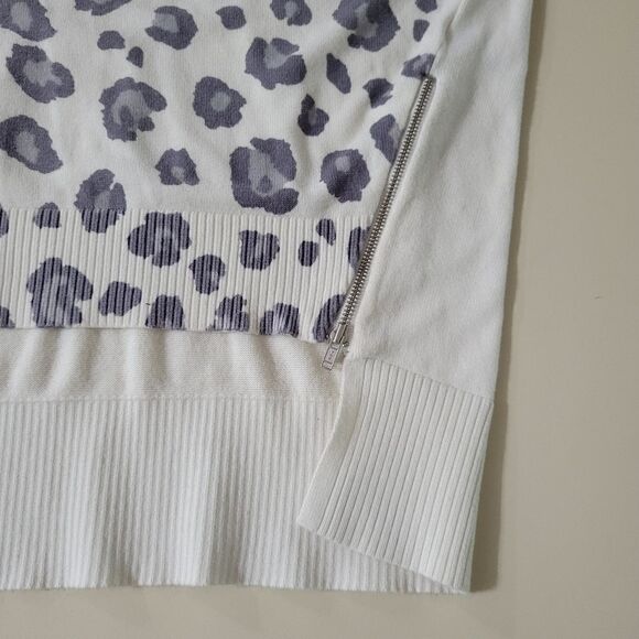 Express Women's Leopard Print V-neck Hi-Low Pullover Sweater with Zipper Detail - Picture 12 of 15